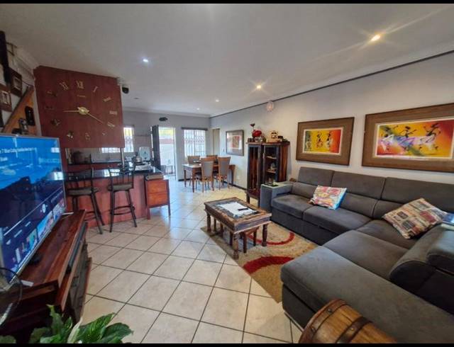 2 BEDROOM TOWNHOUSE FOR SALE IN ANNLIN